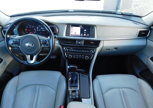 Kia Optima cena 61900 przebieg: 233100, rok produkcji 2017 z Gniezno małe 191